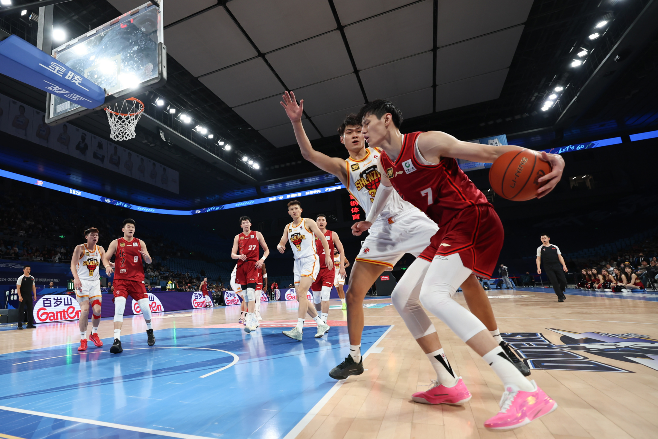 包含国际比赛日北京首钢备战CBA常规赛；遗憾出局细节曝光；底气十足；轮换策略成焦点的词条