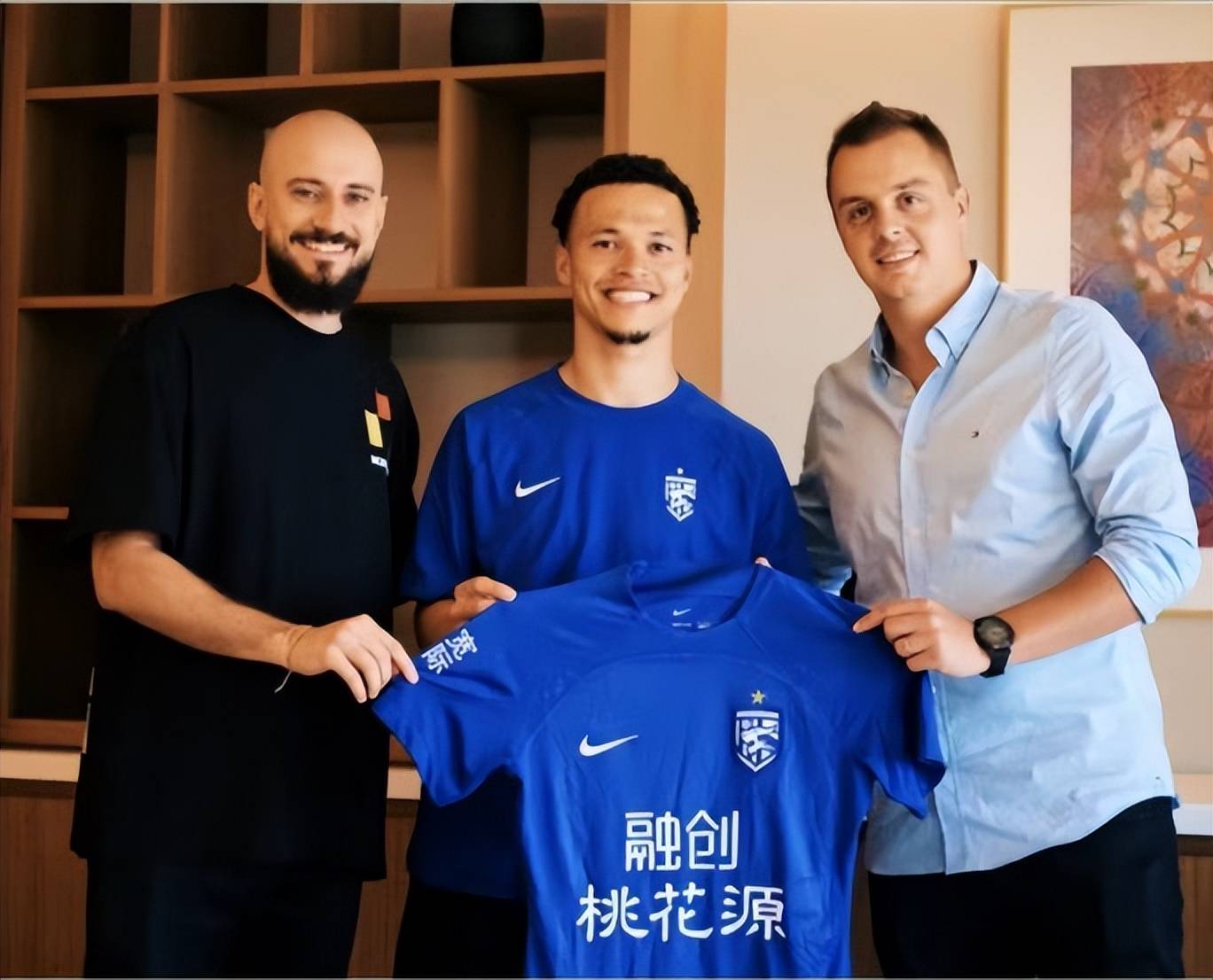 英雄联盟-包含加时末段武汉三镇备战英超，强势反弹细节曝光，态度坚定，阵容厚度经受考验的词条